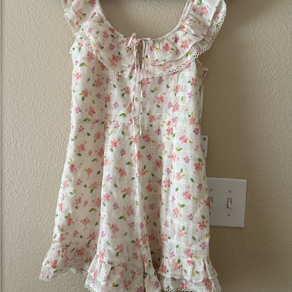 Winston White Floral Ruffle Romper - Picture 2 of 7